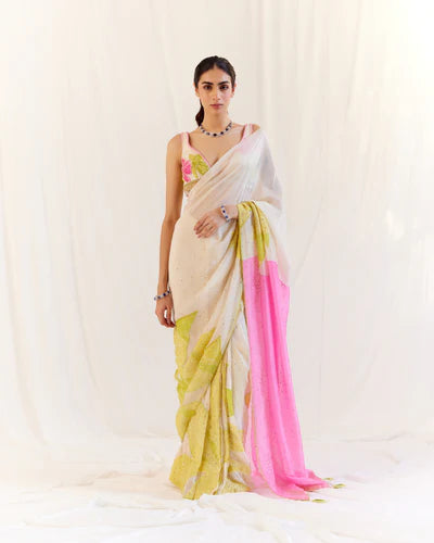 How To Look Hot in Saree