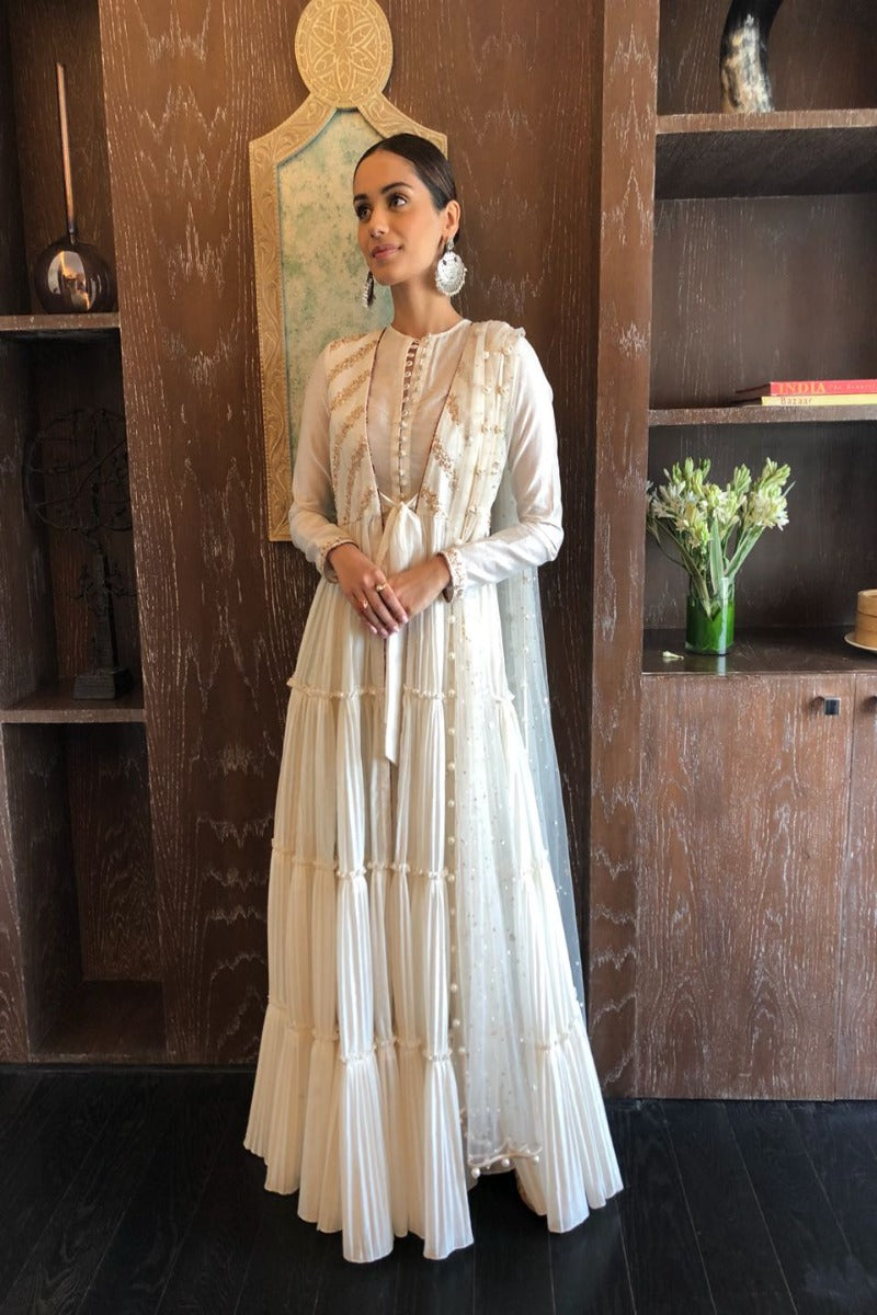 Manushi Chhillar keeps it elegant and understated in our ivory jacket anarkali